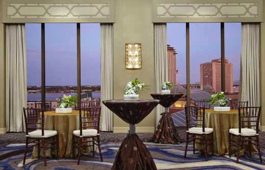 DoubleTree by Hilton Hotel New Orleans lounge restaurant bar